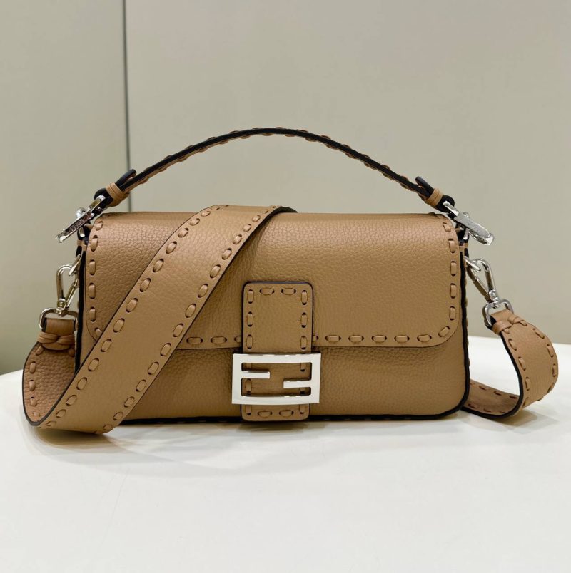 FENDI Baguette bag messenger 2