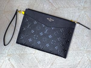 LV DAILY POUCH 9