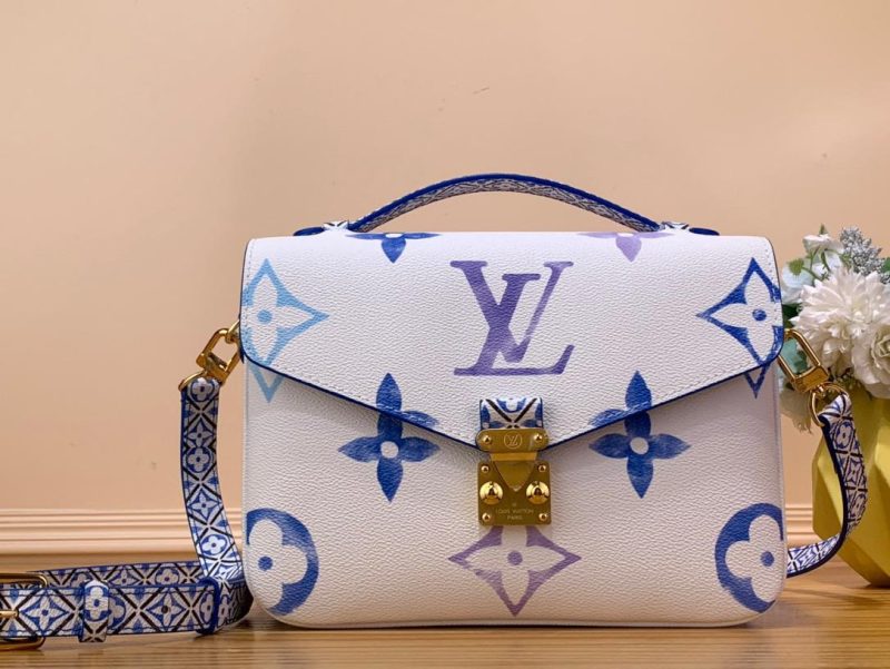 LV POCHETTE 1