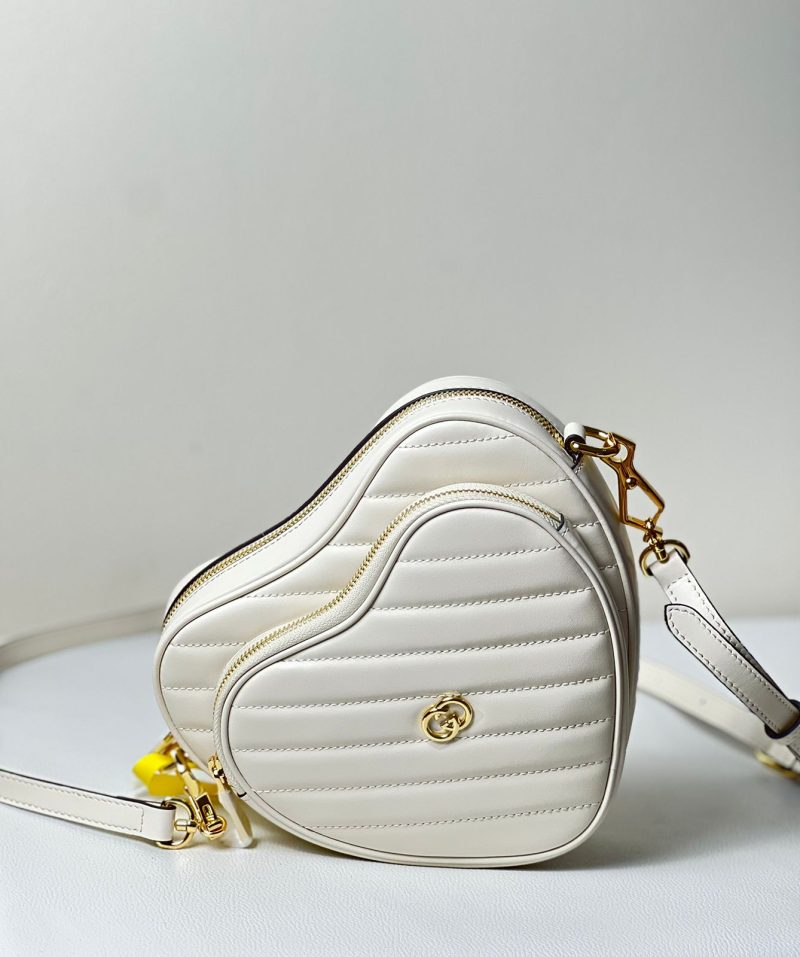 Gucci lnterlocking heart -shaped bag 2