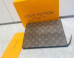 Louis Vuitton monogram canvas 1