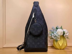 Louis Vuitton Avenue. Sling bag 2