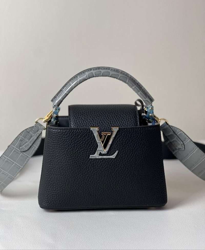 Louis Vuitton. Capucines mini